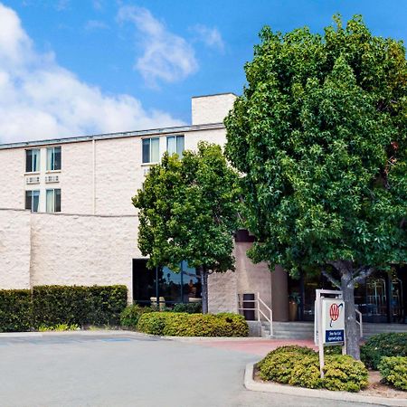 Days Inn & Suites By Wyndham Fullerton Exteriör bild