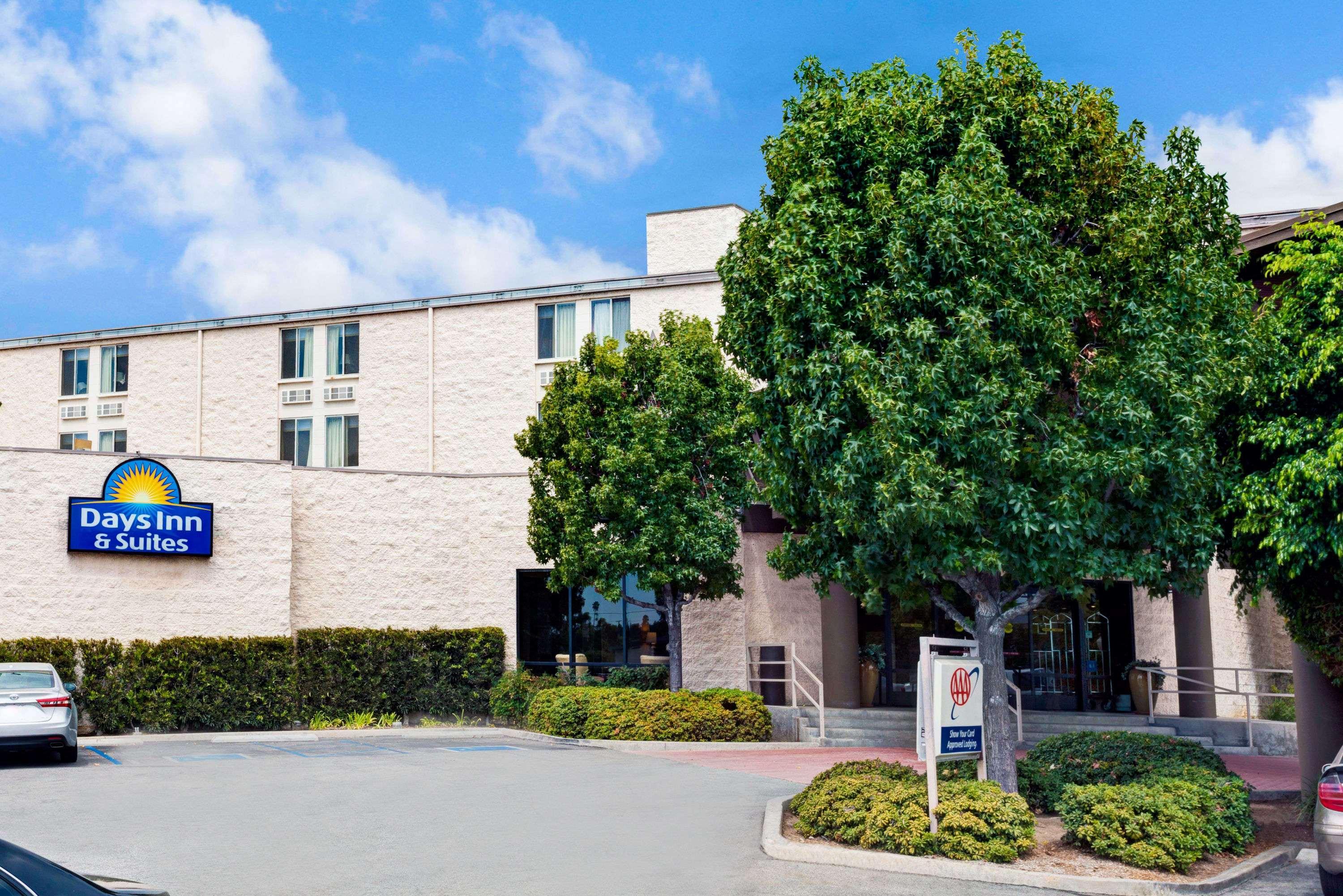 Days Inn & Suites By Wyndham Fullerton Exteriör bild