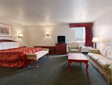 Days Inn & Suites By Wyndham Fullerton Exteriör bild